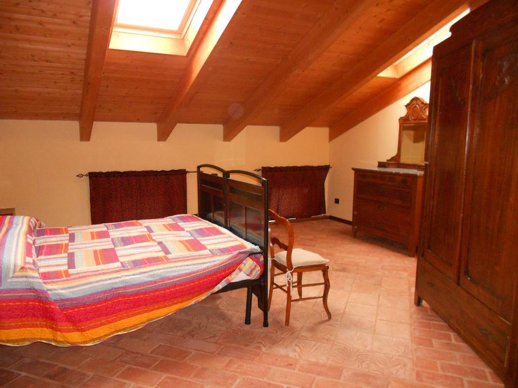 Agriturismo Monrabbioso Apartment Cereseto Cameră foto